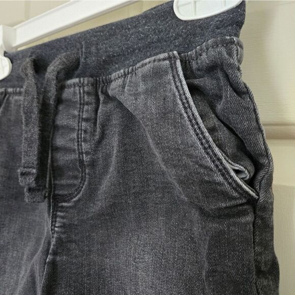 3/$20 Carter's Oshkosh B'gosh shorts size 5 - Picture 2 of 4